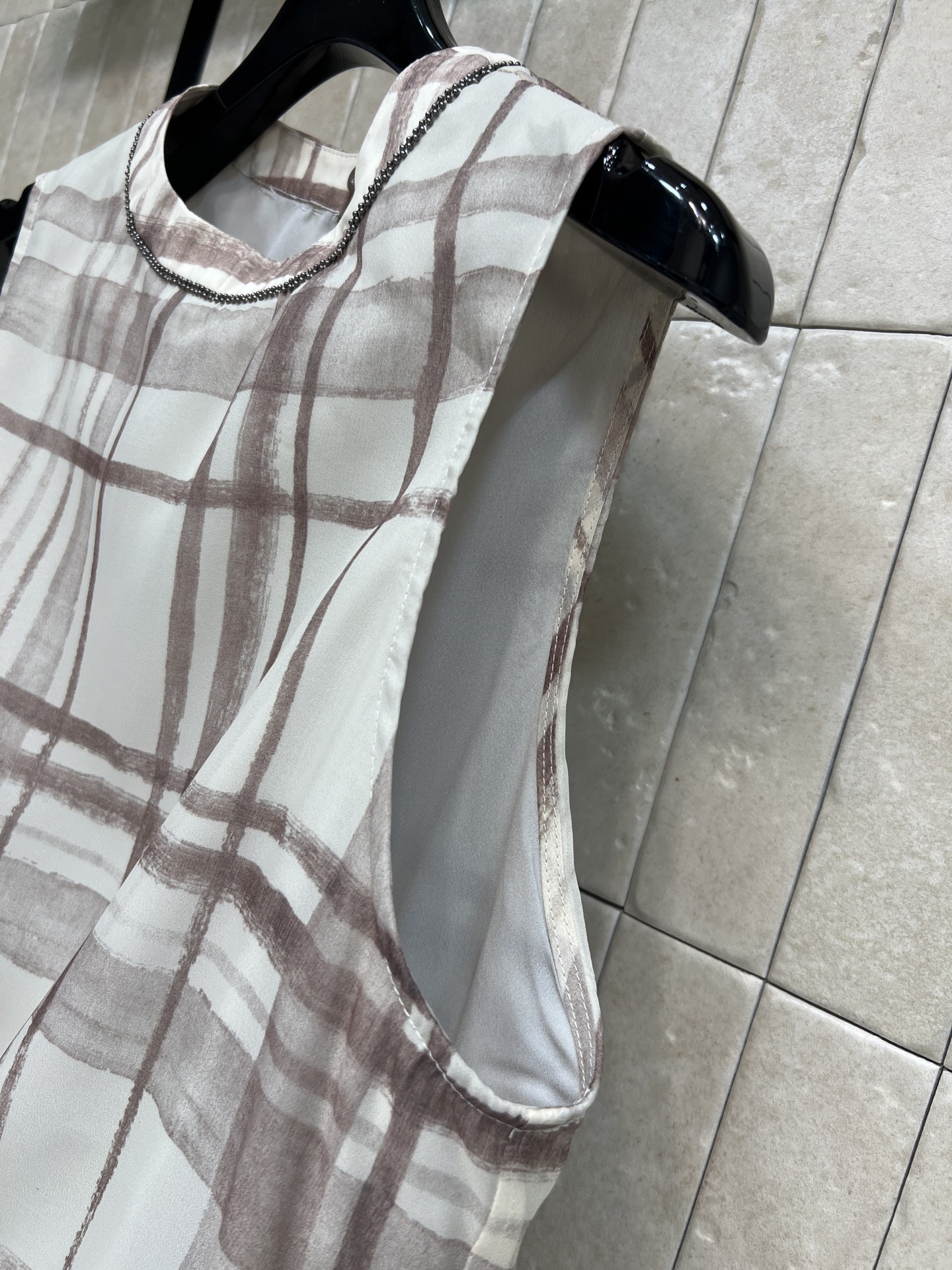 BC家 26夏季新款 格纹无袖背心 面料轻盈透气 夏天穿超舒服 格纹圆领无袖设计 宽松版型不挑身材 简约