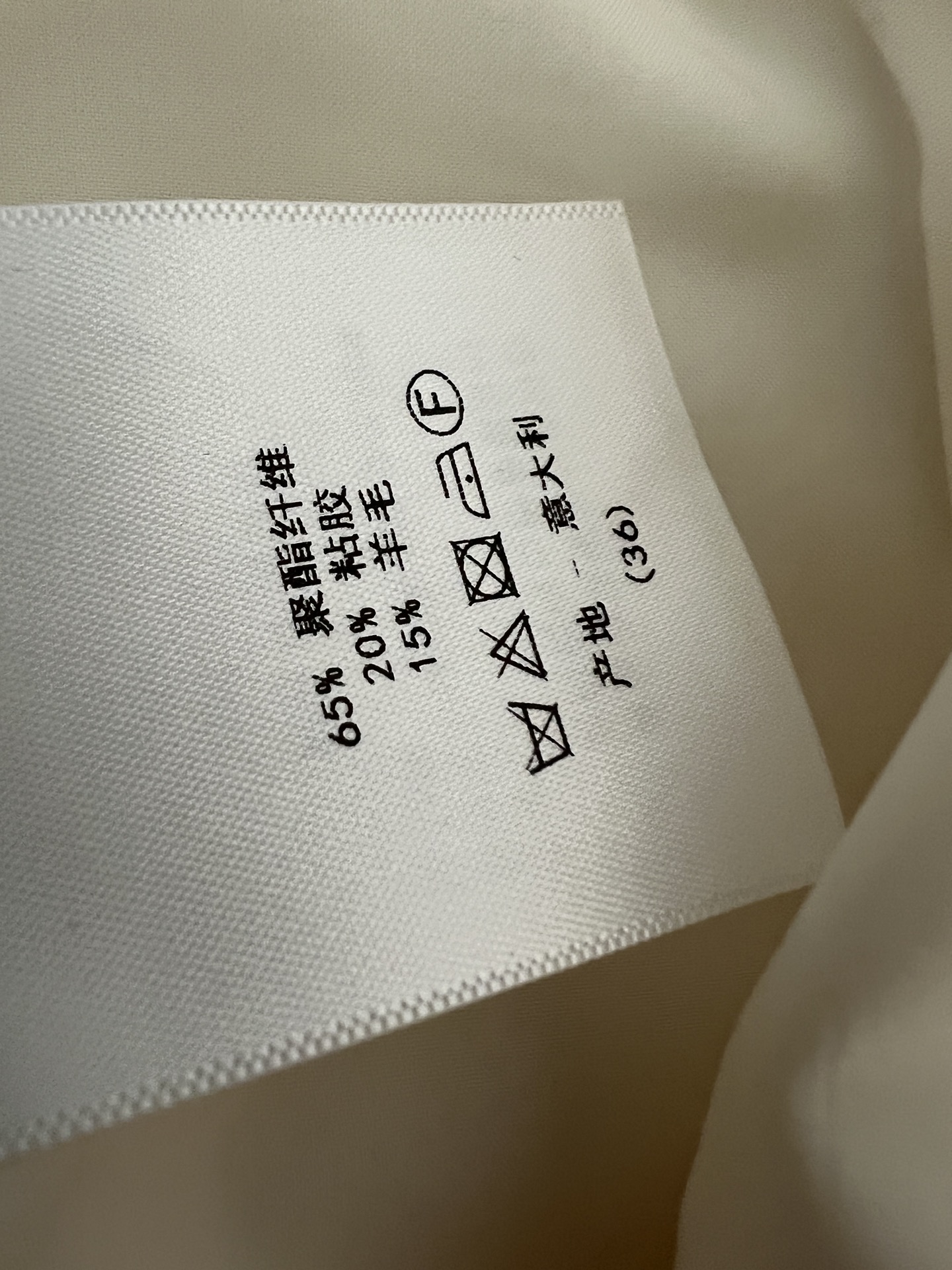 D家 26夏季新款 奶白色高腰裤裙 高腰设计+金色圆环扣 简约又超有辨识度 面料挺括有型 高腰修饰胯部线