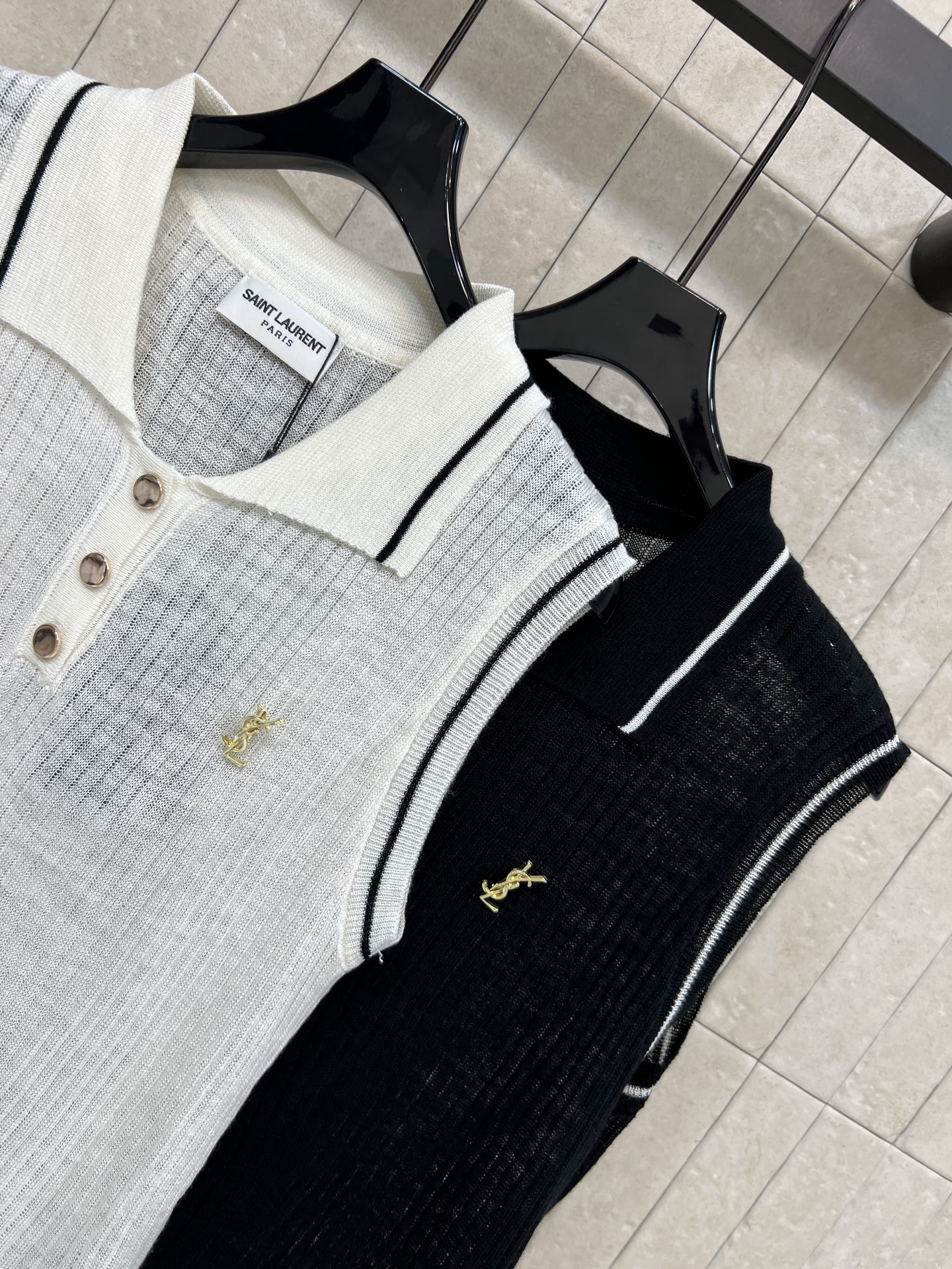 Slp🌹家 26夏季新款 Polo领针织背心 采用天丝混纺针织面料 竖坑条 轻薄微透 夏日穿着清爽舒适 