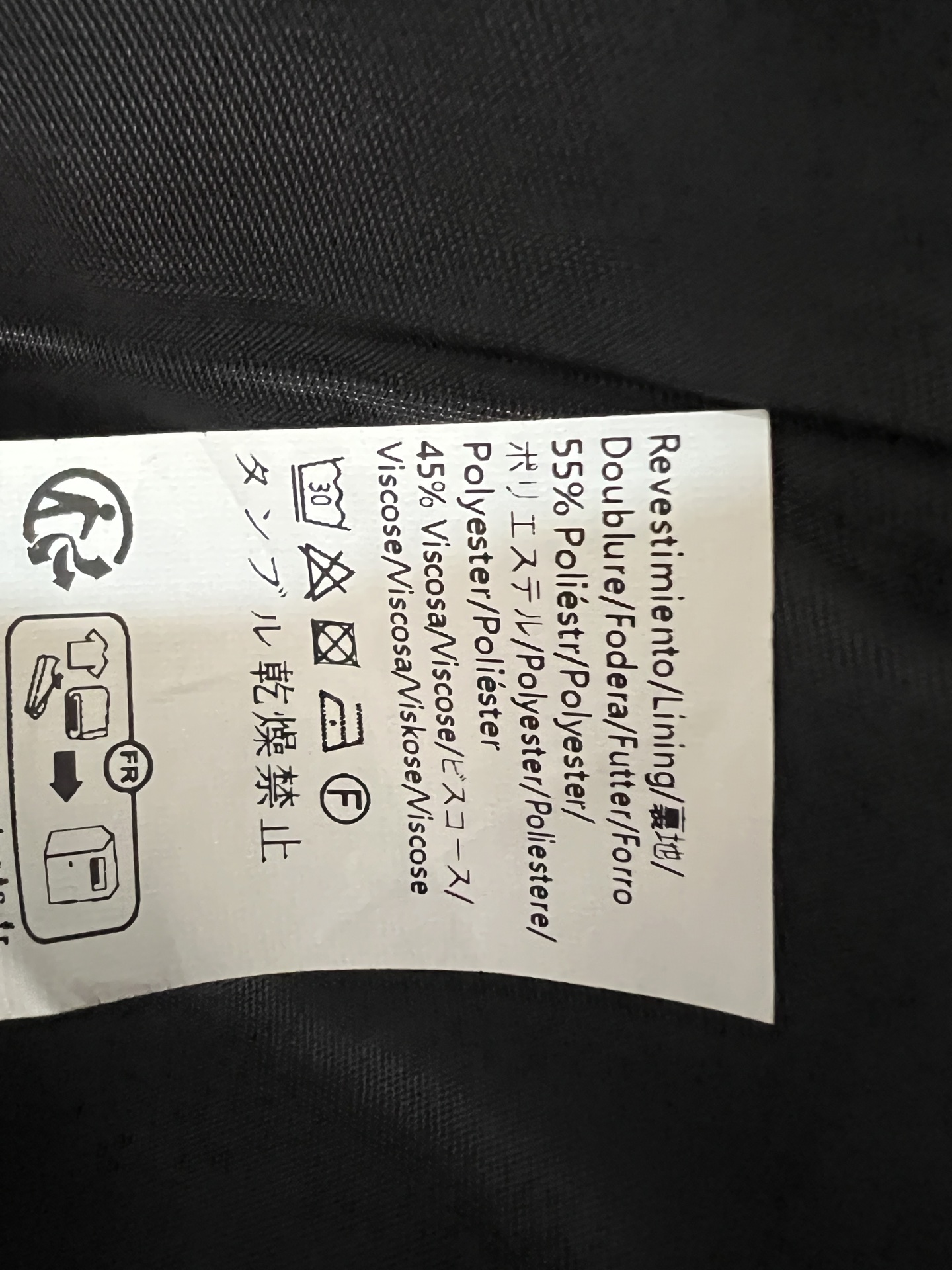 Lw家 26夏季新款 黑色西装外套 垂顺挺括面料 不易起皱上身显瘦 标准平驳领简约大气 双扣开合搭配双侧