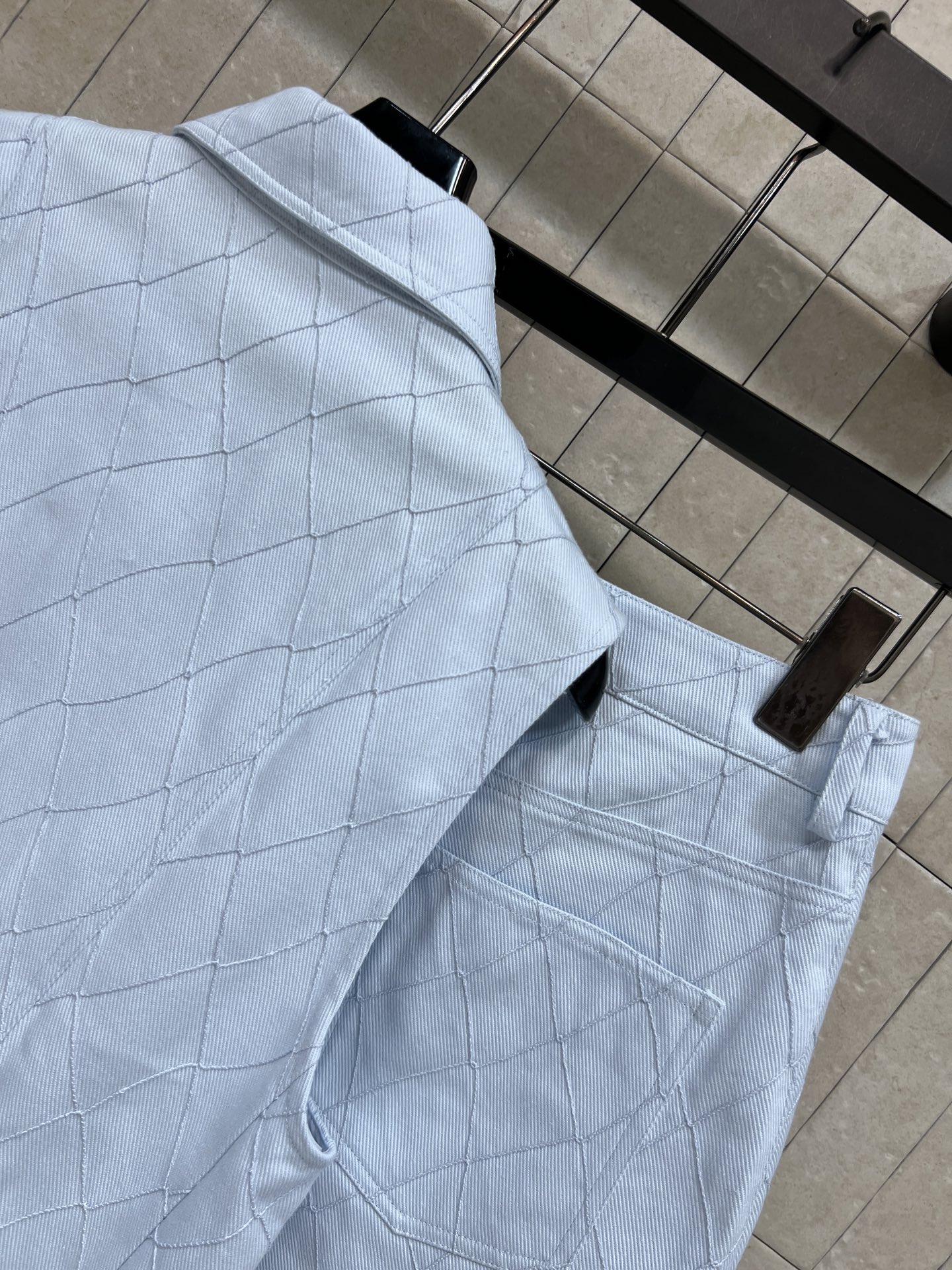C家 26夏季新款 菱格马甲套装 翻领马甲+高腰短裤 立体菱格走线 肌理感十足 翻领无袖马甲利落短款 同
