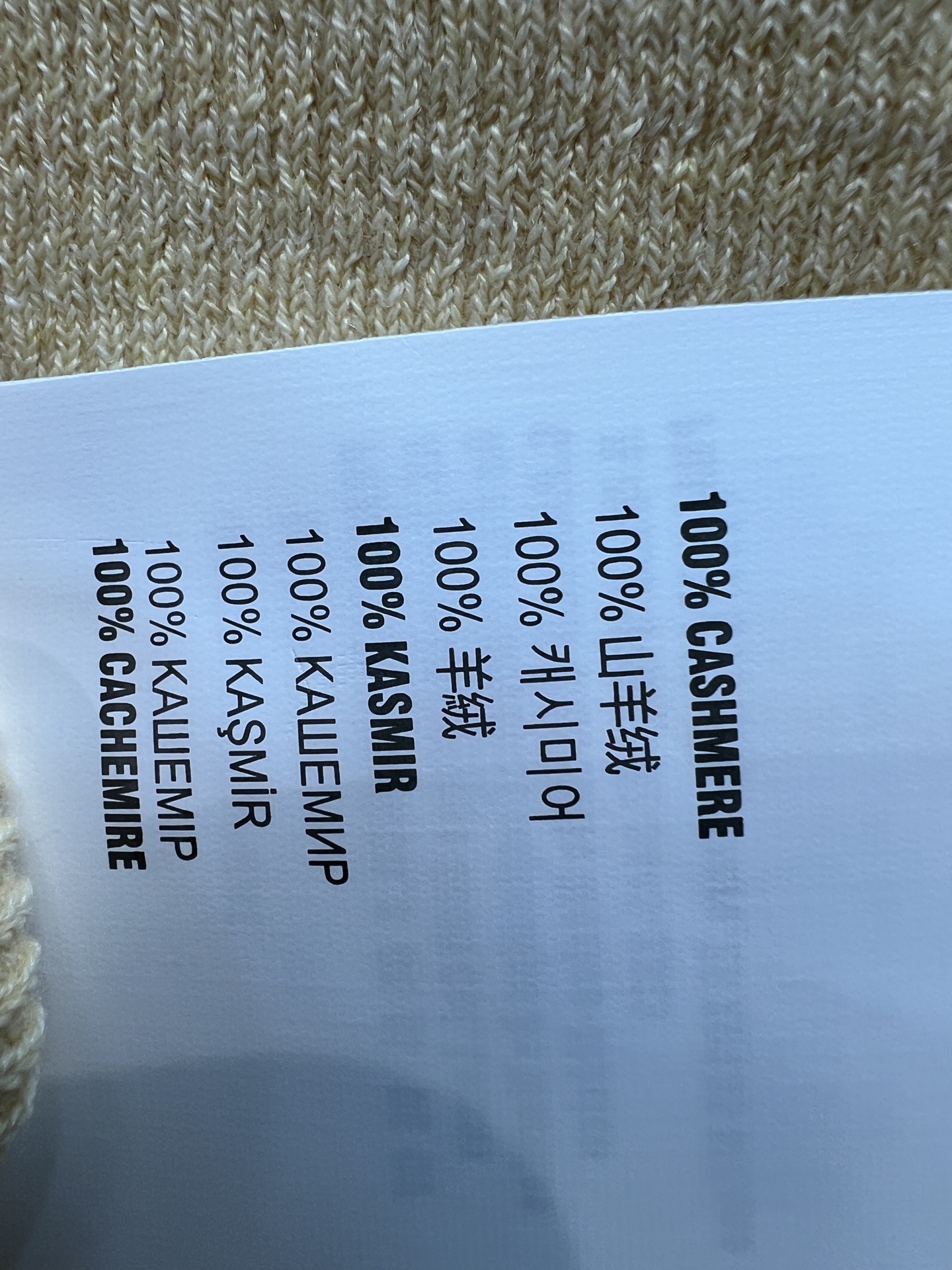 MIU家 26夏季新款 polo领针织马甲 采用山羊绒针织面料 撞色条纹勾勒领口 口袋与下摆 胸口log