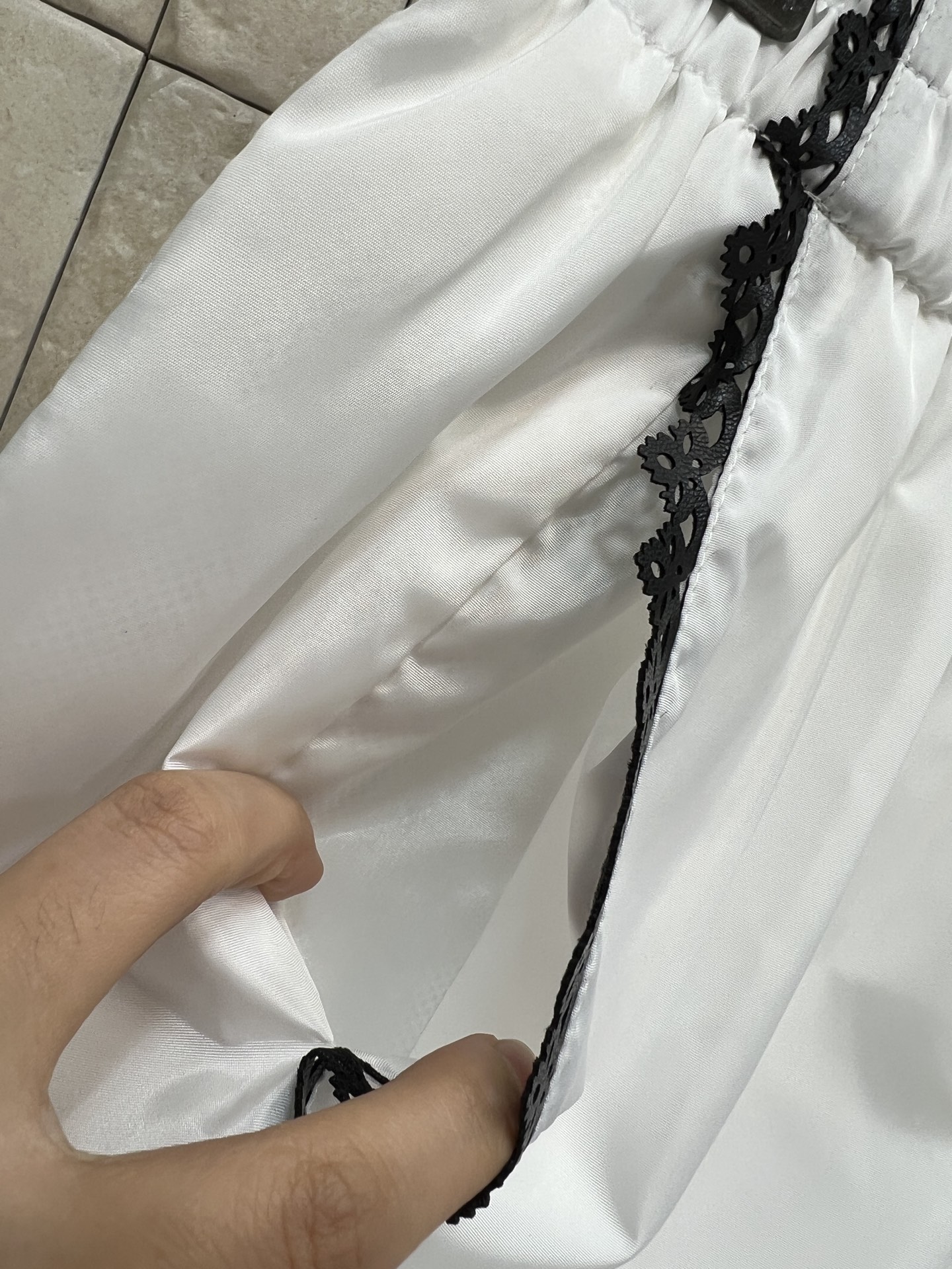L家 26夏季新款 高腰花边短裤 自带松紧腰设计 不挑身材无束缚 侧边与裤脚精致黑色蕾丝锁边撞色提升精致