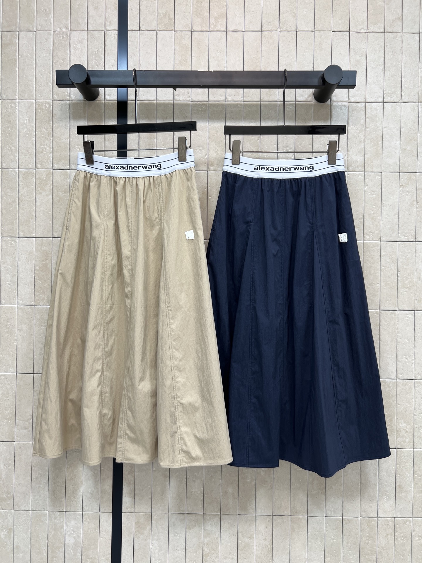 AW家 26夏季新款 字母织带腰头半裙 采用棉质混纺面料 松紧腰设计不挑腰围 穿脱自在 剪裁打造自然大A