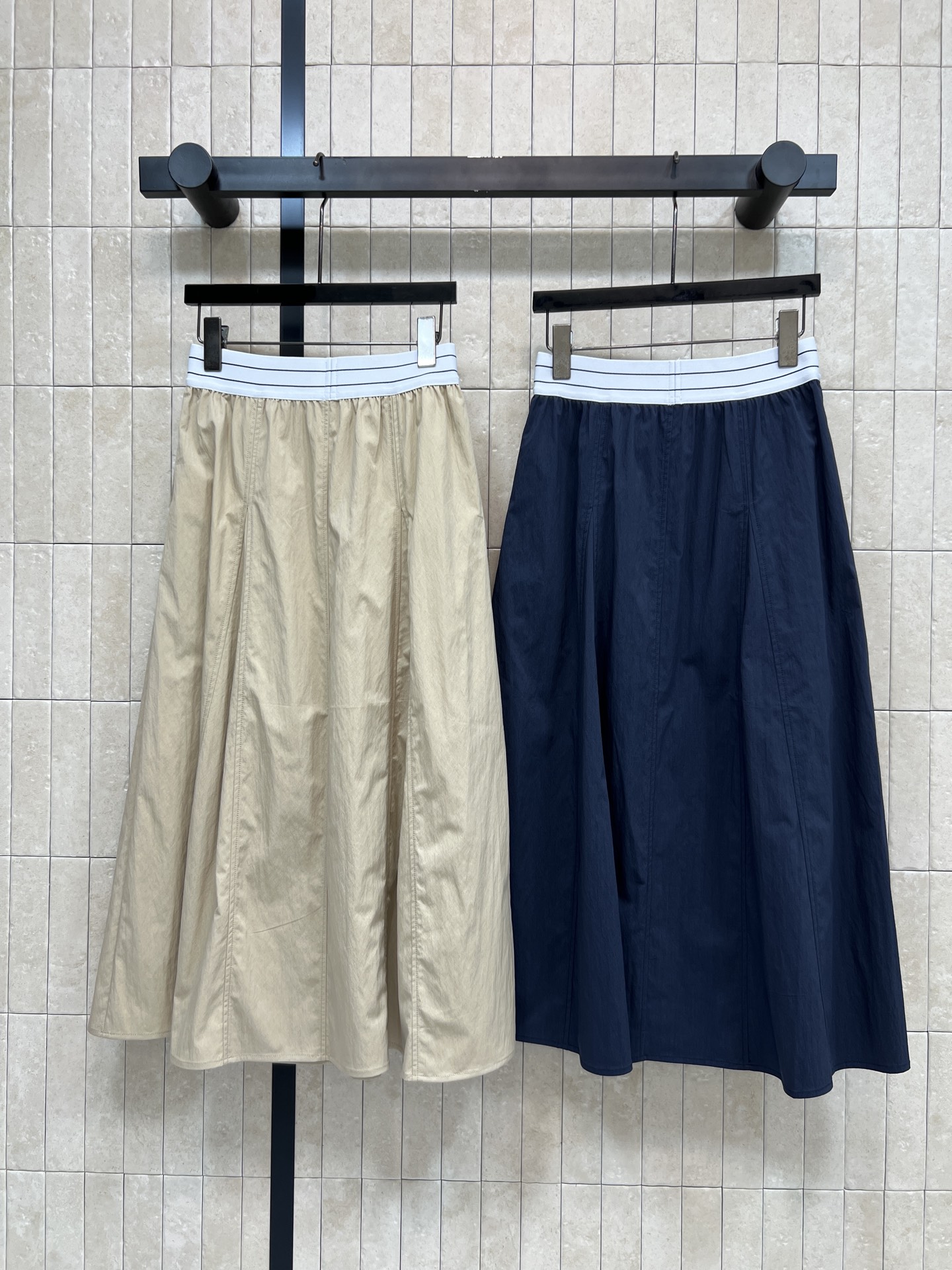 AW家 26夏季新款 字母织带腰头半裙 采用棉质混纺面料 松紧腰设计不挑腰围 穿脱自在 剪裁打造自然大A