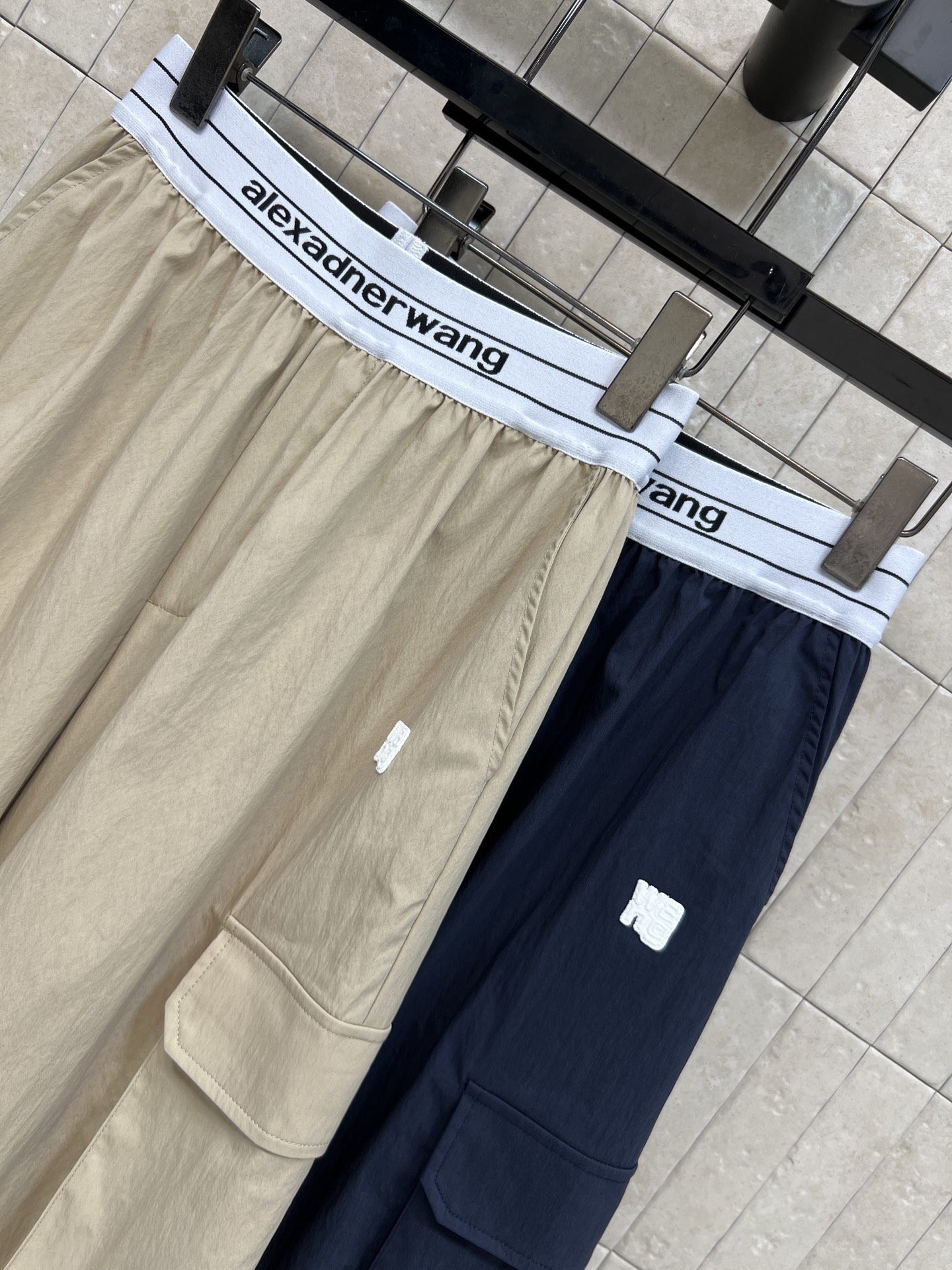 AW家 26夏季新款 字母腰头工装阔腿裤 棉质混纺面料 弹力织带腰头舒适不勒腰 双侧大容量立体工装口袋 