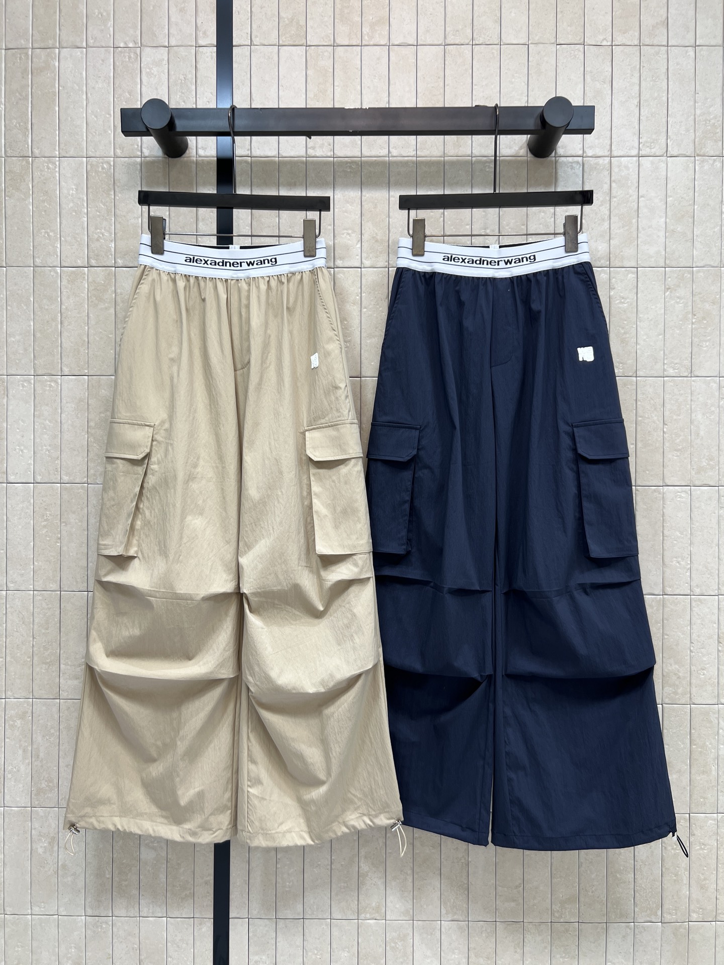 AW家 26夏季新款 字母腰头工装阔腿裤 棉质混纺面料 弹力织带腰头舒适不勒腰 双侧大容量立体工装口袋 