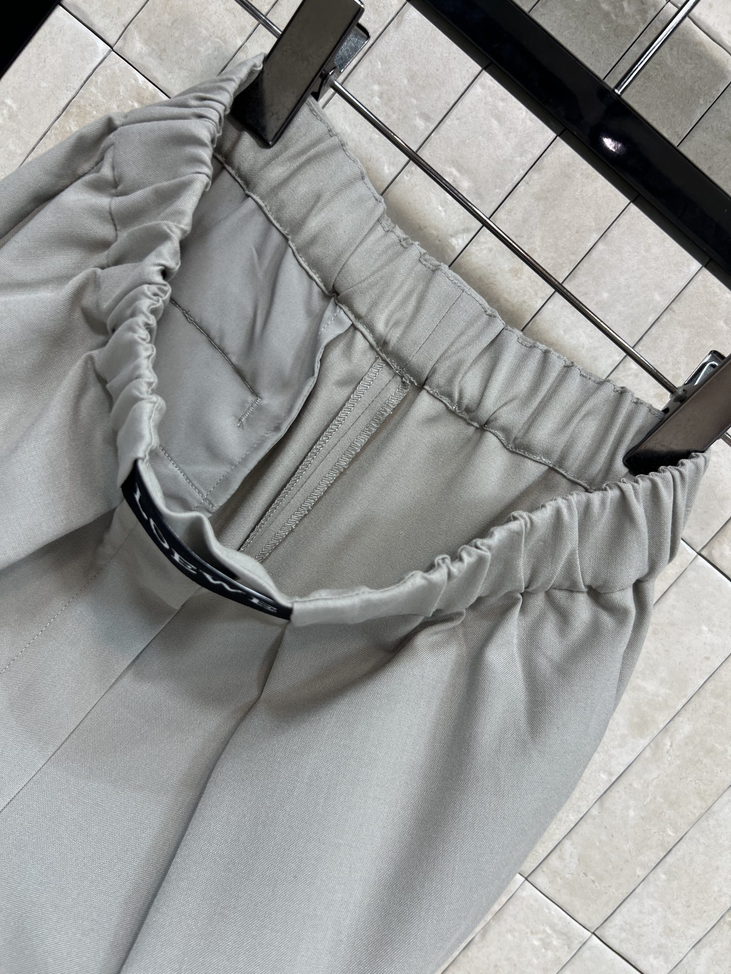 LW家 26夏季新款 松紧腰阔腿西裤 腰头品牌织标logo精致辨识度拉满 半松紧设计包容各种腰围 穿脱无
