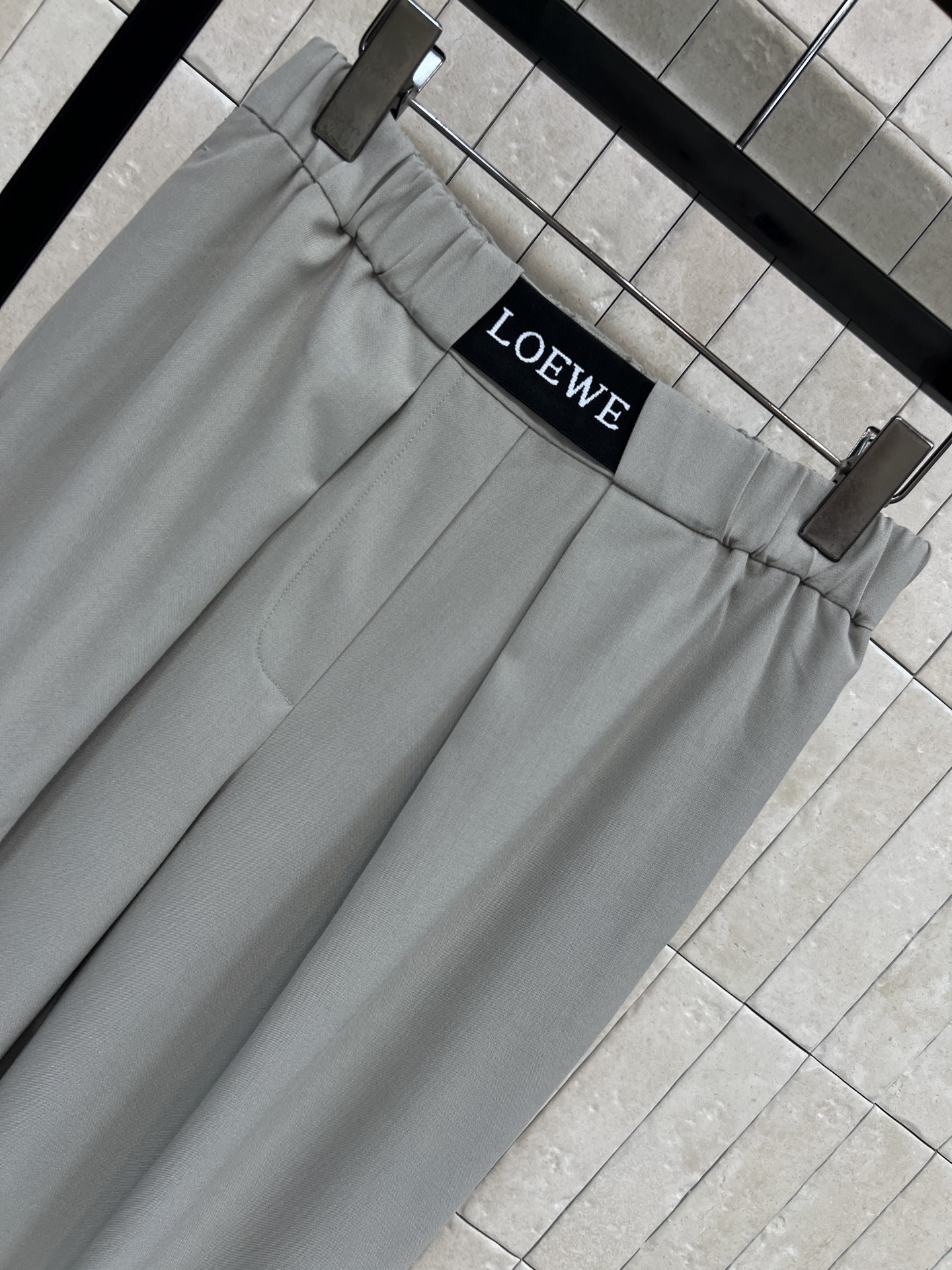 LW家 26夏季新款 松紧腰阔腿西裤 腰头品牌织标logo精致辨识度拉满 半松紧设计包容各种腰围 穿脱无