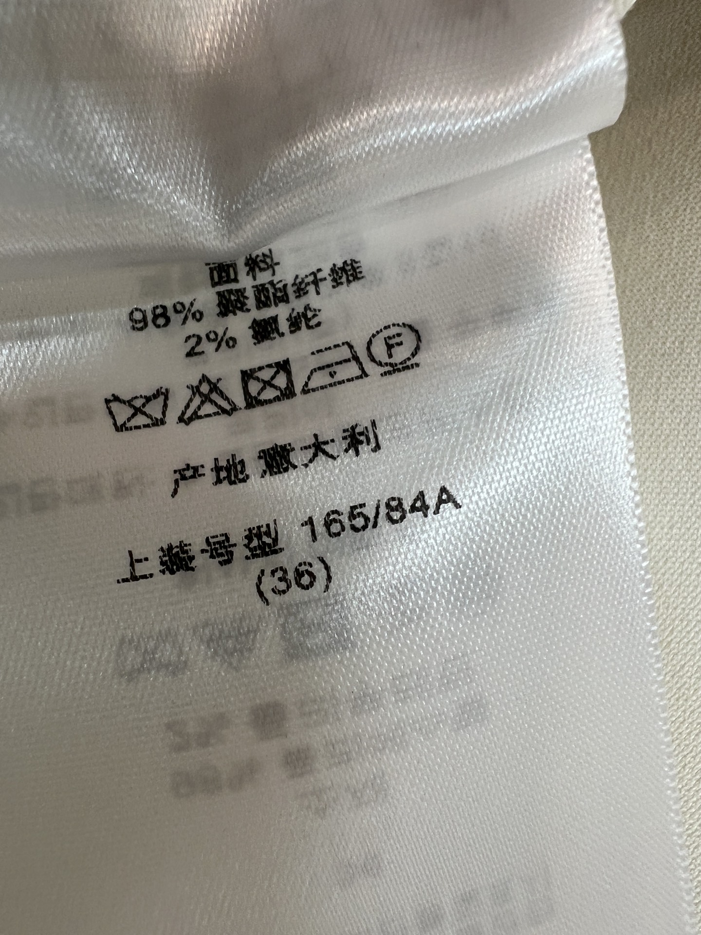 D家 26夏季新款 堆堆领短袖上衣 气质垂坠领优雅 柔和修饰脖颈线条 利落短袖简约大气 顺滑面料自带细腻 D家 26夏季新款 堆堆领短袖上衣 气质垂坠领优雅 柔和修饰脖颈线条 利落短袖简约大气 顺滑面料自带细腻