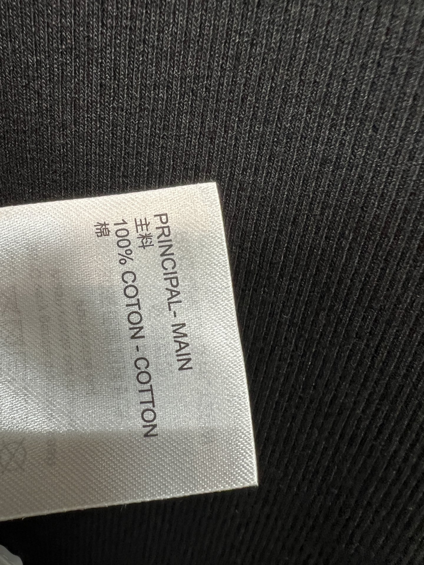 L家 26夏季新款 黑色背心长裙 采用高品质棉面料 细密竖坑条弹力贴身 胸前logo低调简约圆领利落显瘦
