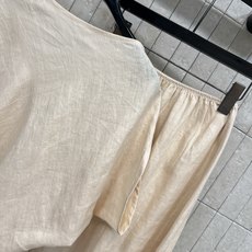 lp🌹 26早秋新款 纯色亚麻套装 不规则上衣+高腰半裙 天然亚麻面料透气清爽 自带慵懒肌理感 上衣宽松 lp🌹 26早秋新款 纯色亚麻套装 不规则上衣+高腰半裙 天然亚麻面料透气清爽 自带慵懒肌理感 上衣宽松
