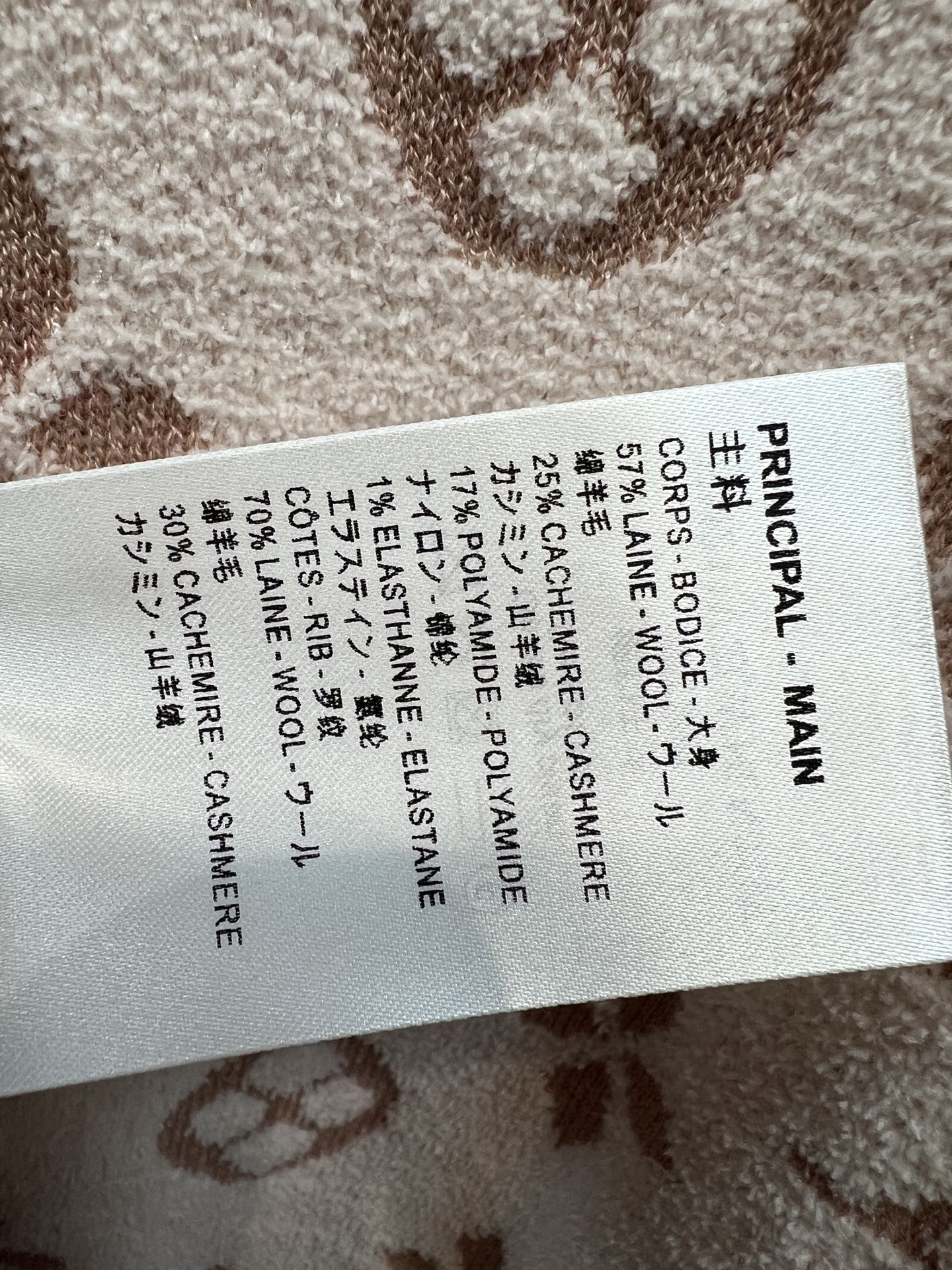 L家 26早秋新款 老花Polo针织裙 采用羊毛混纺面料 软糯细腻的针织 上身轻盈舒适 翻领半开扣设计简