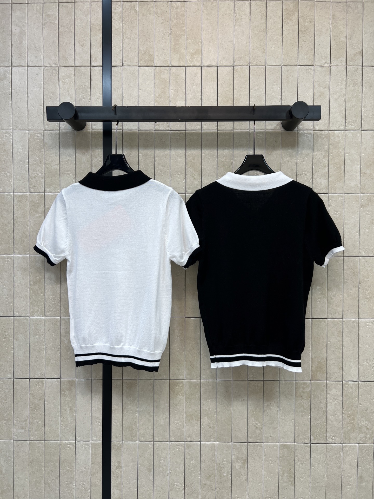 MIU家 26早秋新款 撞色Polo针织短袖 采用天丝混纺面料 拼色翻领搭配半开襟纽扣 胸前精致logo