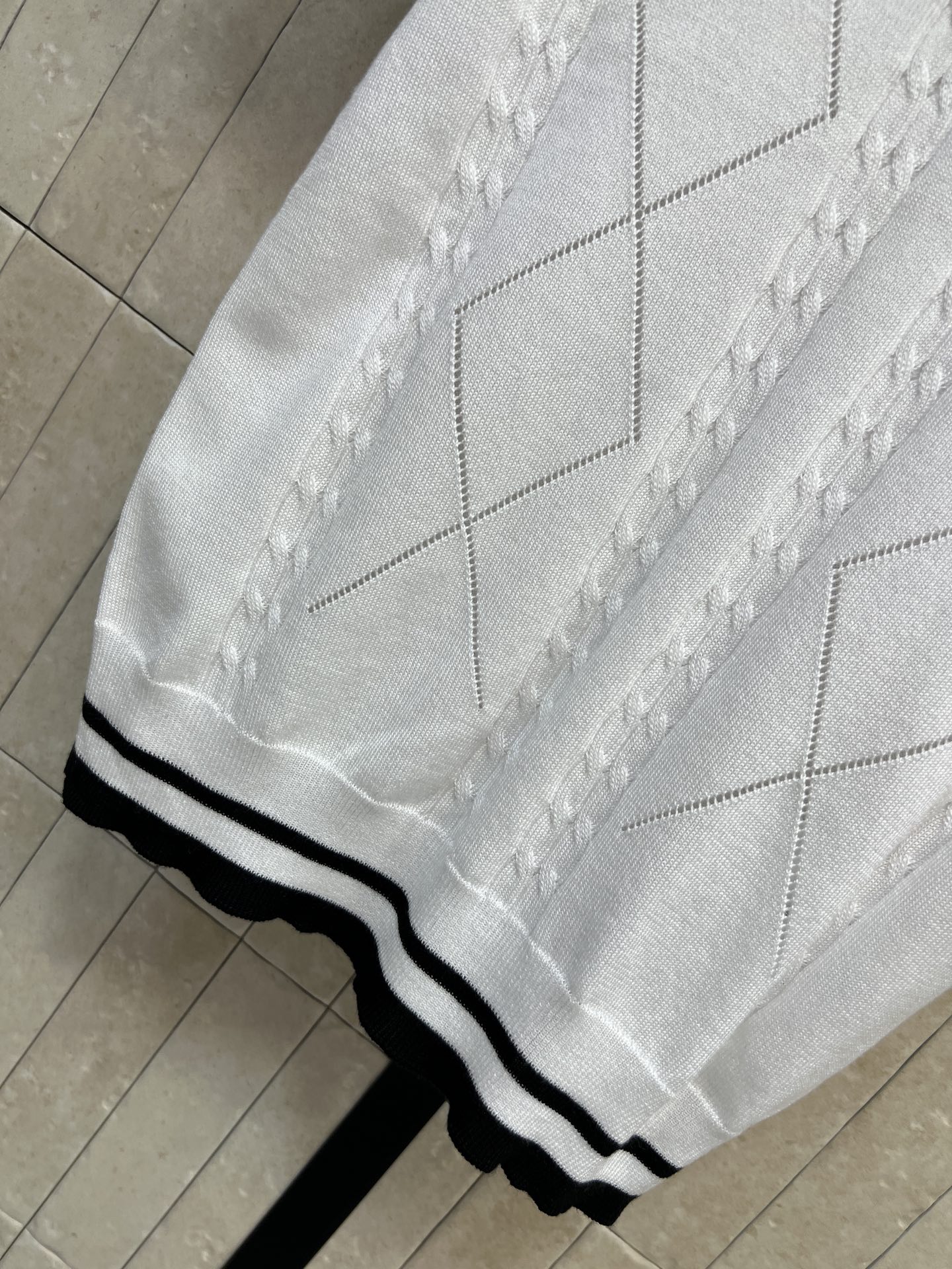MIU家 26早秋新款 撞色Polo针织短袖 采用天丝混纺面料 拼色翻领搭配半开襟纽扣 胸前精致logo
