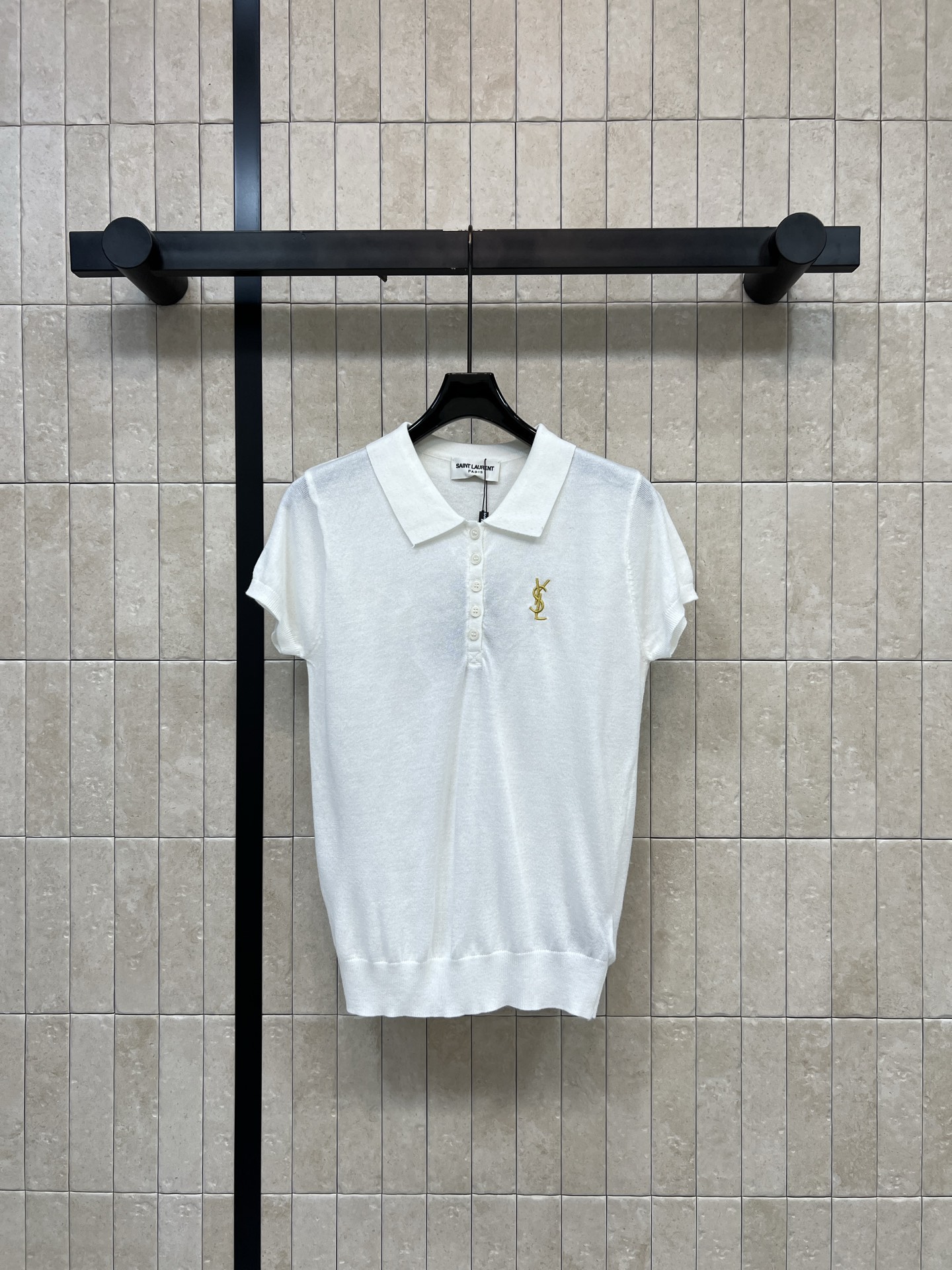 Slp🌹家 26早秋新款 撞色Polo针织短袖 采用羊毛针织面料 细腻轻薄 干净白翻领拼接衣身 半开排扣