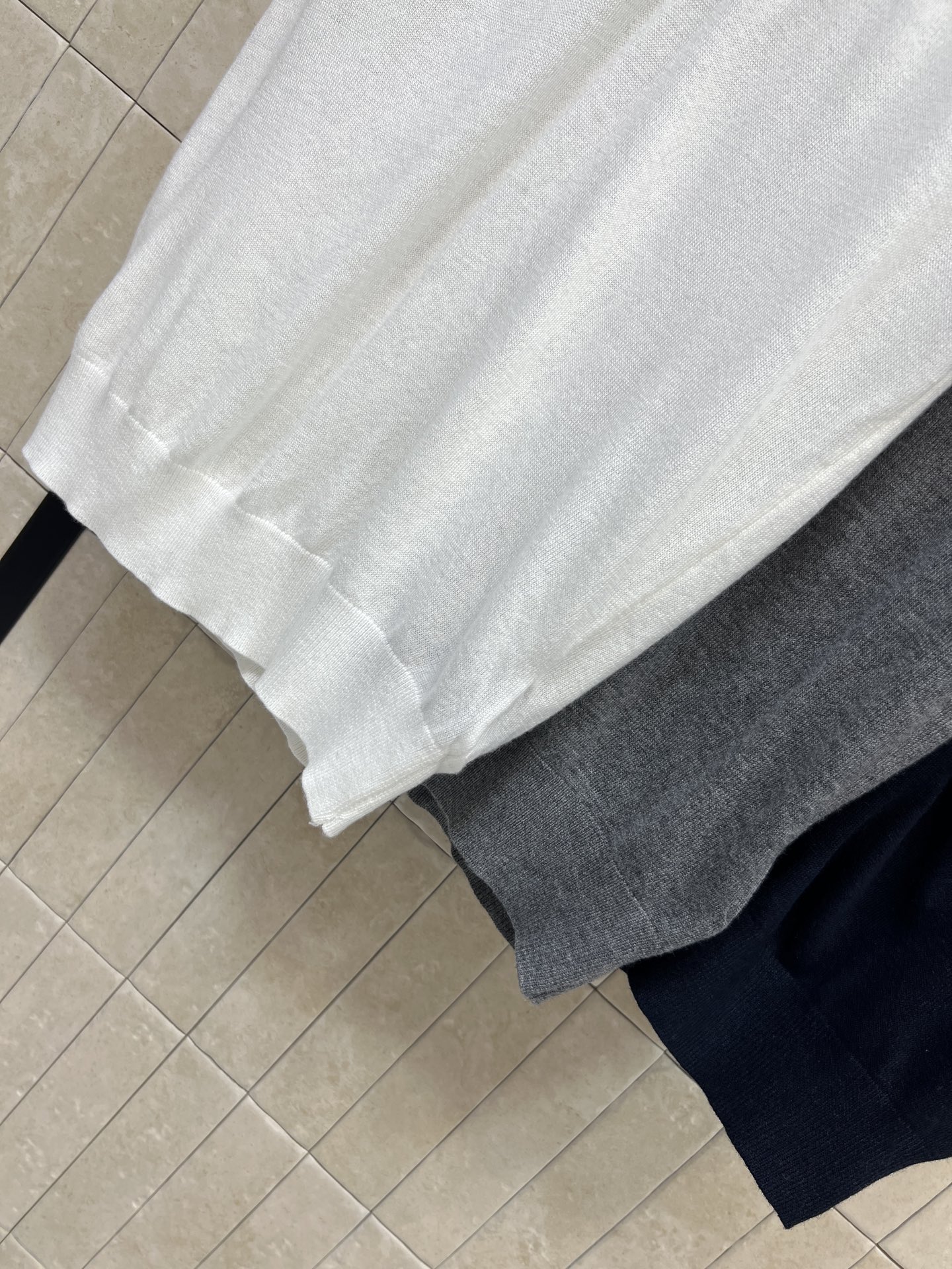 Slp🌹家 26早秋新款 撞色Polo针织短袖 采用羊毛针织面料 细腻轻薄 干净白翻领拼接衣身 半开排扣