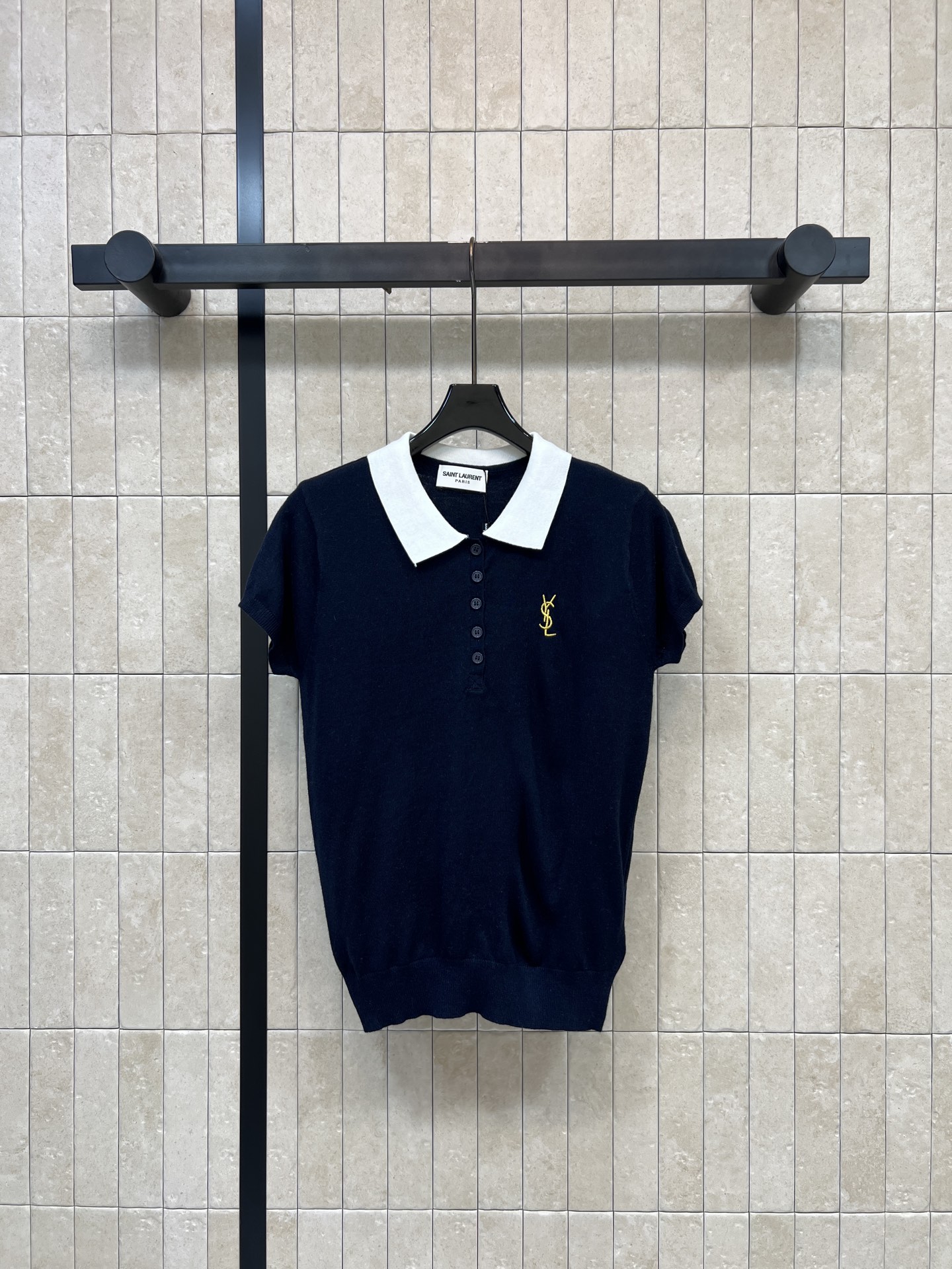 Slp🌹家 26早秋新款 撞色Polo针织短袖 采用羊毛针织面料 细腻轻薄 干净白翻领拼接衣身 半开排扣