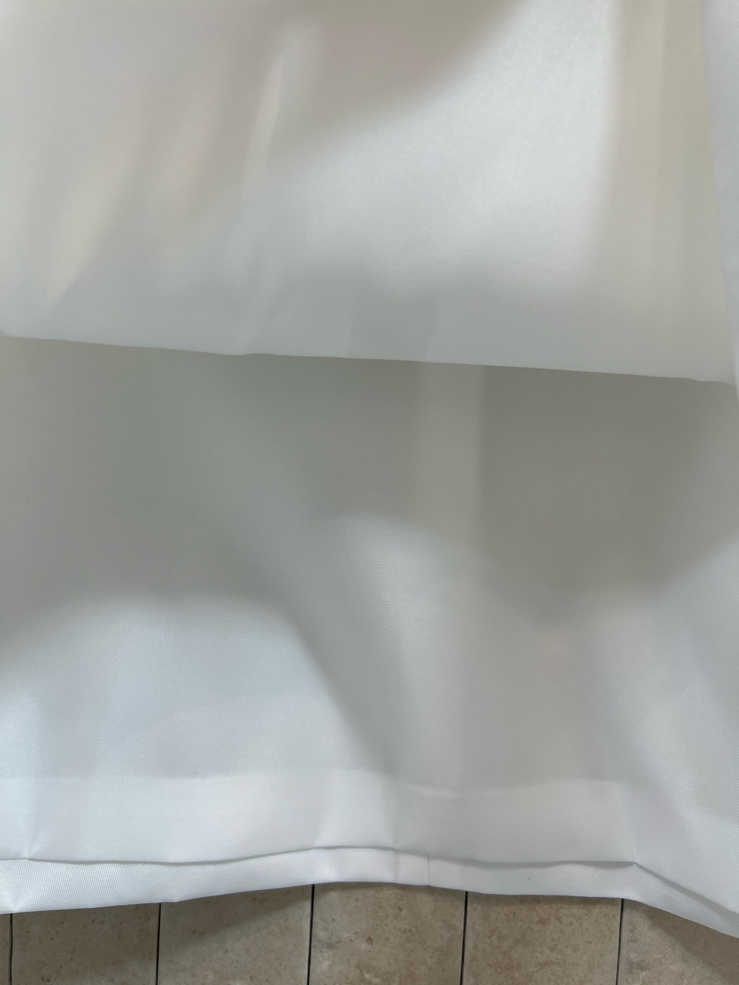 PD家 26早秋新款 白色无袖连衣裙 采用棉质混纺面料 挺括有型不软塌 利落翻领搭配前襟圆环半拉链 穿脱