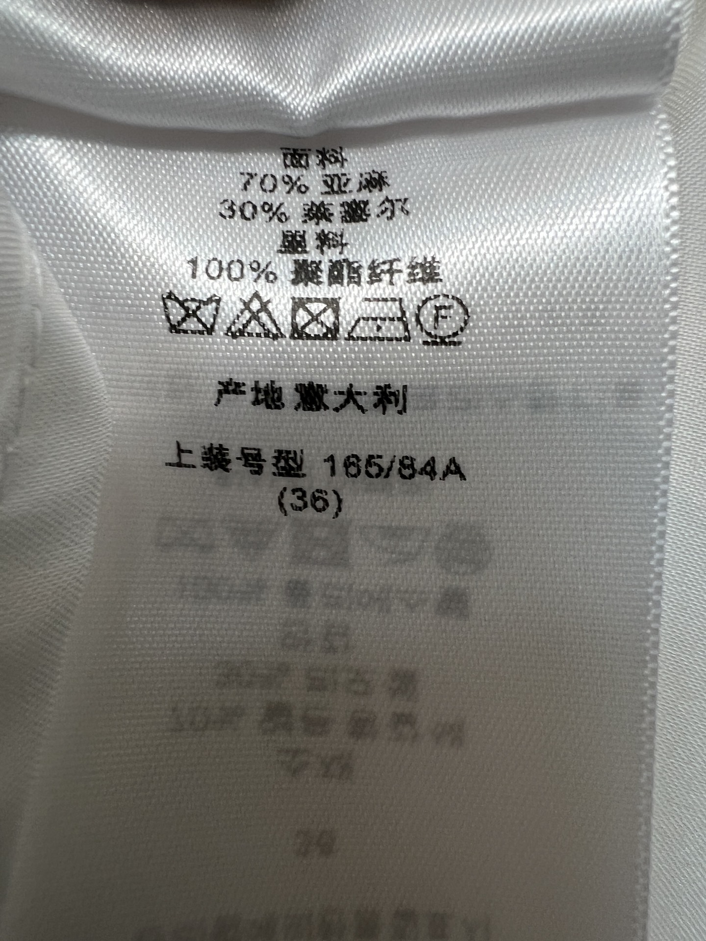 D家 26早秋新款 YB白色无袖立领连衣裙 采用亚麻混纺面料 简约中式小立领精致利落 前襟纽扣低调大气 
