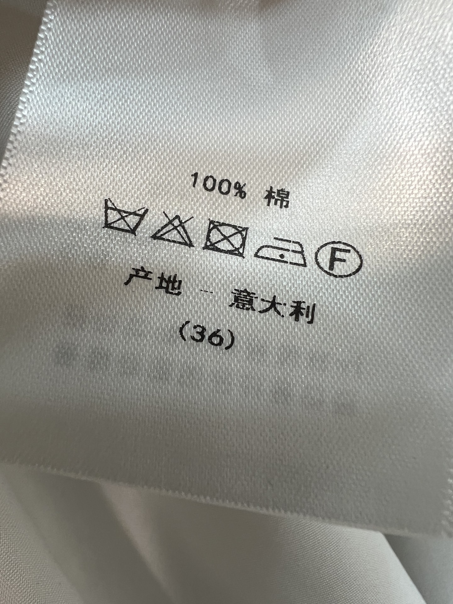 D家 26早秋新款 YB高腰印花半裙 采用棉质面料 轻薄透气 底色搭配雅致花鸟印花 复古韵味十足 腰部自