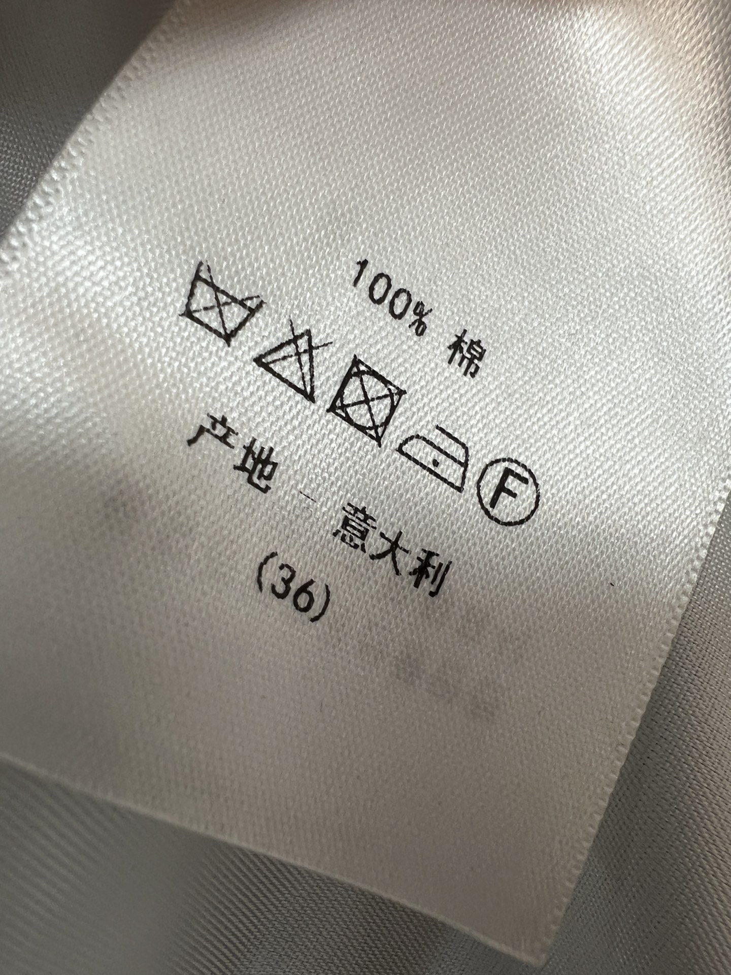 D家 26早秋新款 YB蓝色老花翻领夹克 牛仔质感面料棉质自带肌理感 辨识度拉满 利落翻领搭配居中金属拉