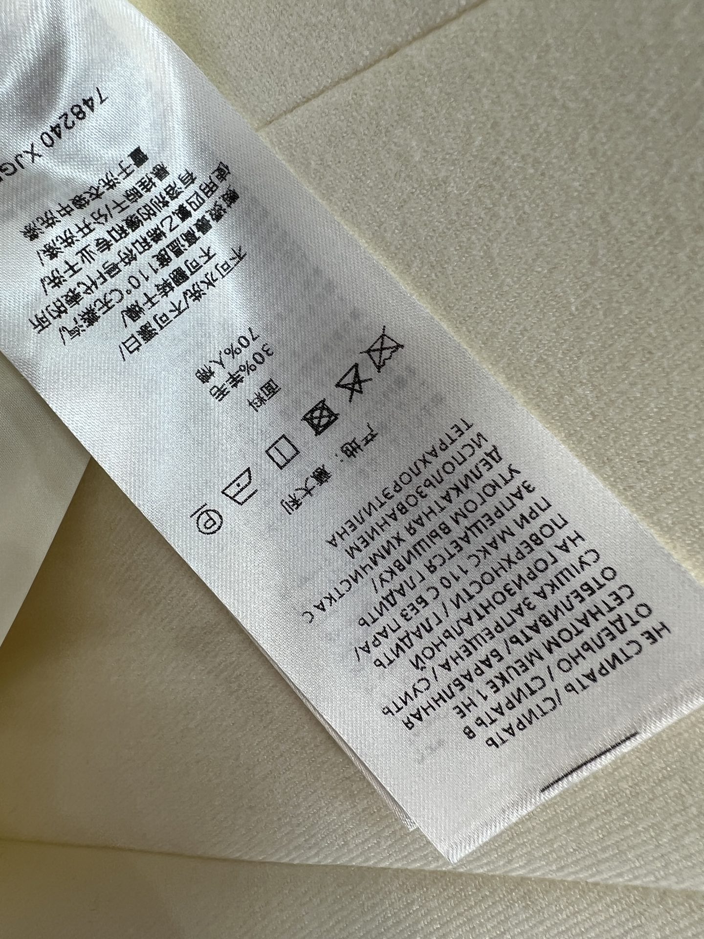 G家 26早秋新款 翻领短袖连衣裙 采用羊毛混纺面料 门襟搭配精致复古金属扣 辨识度拉满 简约大气 利落