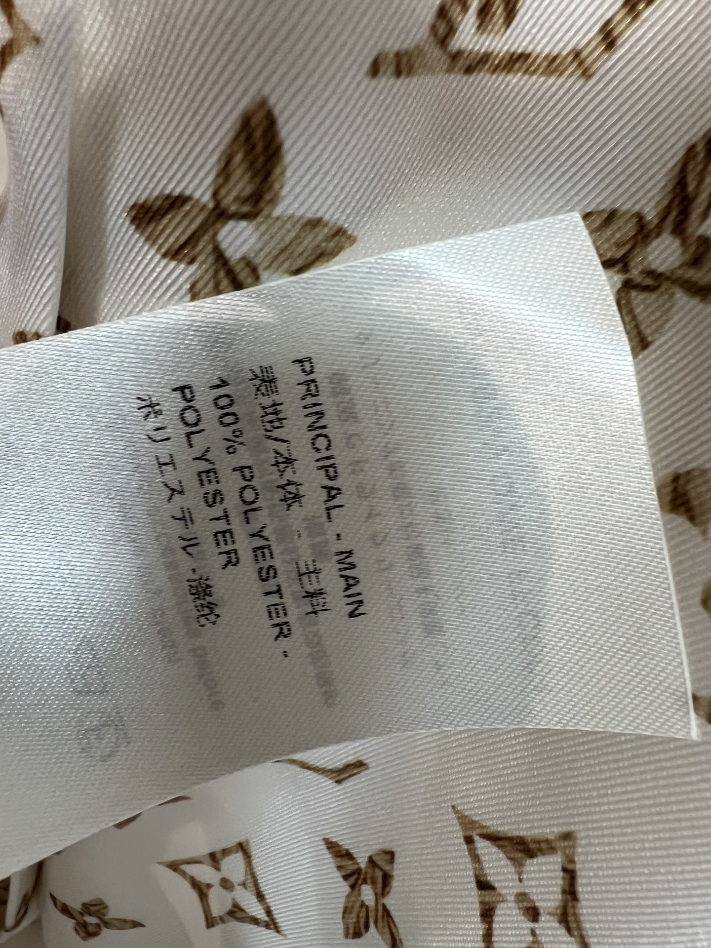 L家 26早秋新款 老花长袖衬衫裙 垂顺滑面料 自带柔和光泽 白底复古老花印花雅致耐看 全开襟单排纽扣设