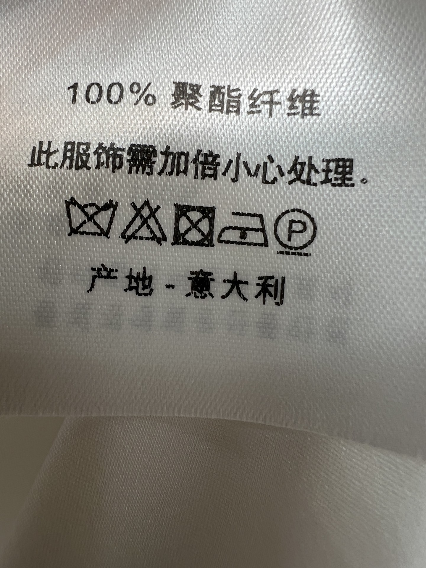 D家 26早秋新款 印花衬衫连衣裙 面料垂顺透气 轻盈飘逸 底色温柔雅致 水墨花鸟图案氛围感十足 翻领盖
