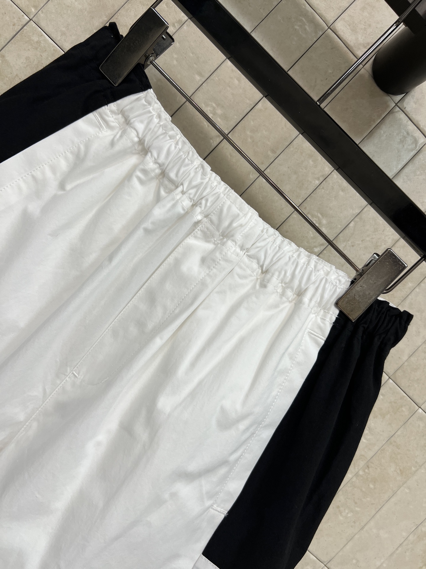SLP家 26早秋新款 撞色夹克套装 立领夹克外套+高腰撞色短裤 耐磨工装面料挺括有型 撞色条纹设计简约大气 衣身精致字