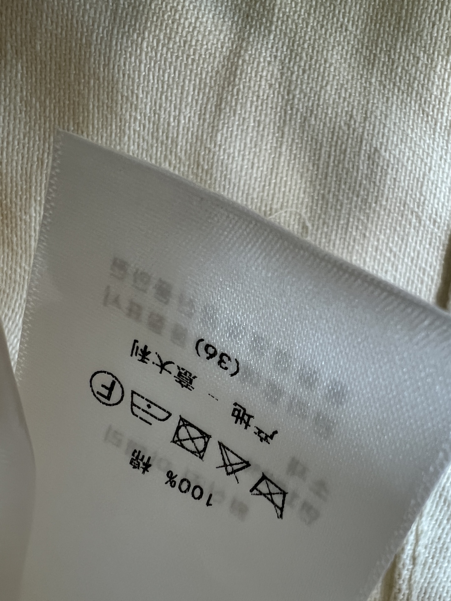 D家 26早秋新款 高腰牛仔长裤 水洗牛仔棉面料亲肤垂顺 高腰版型拉长腿部线条 裤脚毛边剪裁自带氛围感 经典五袋设计日常