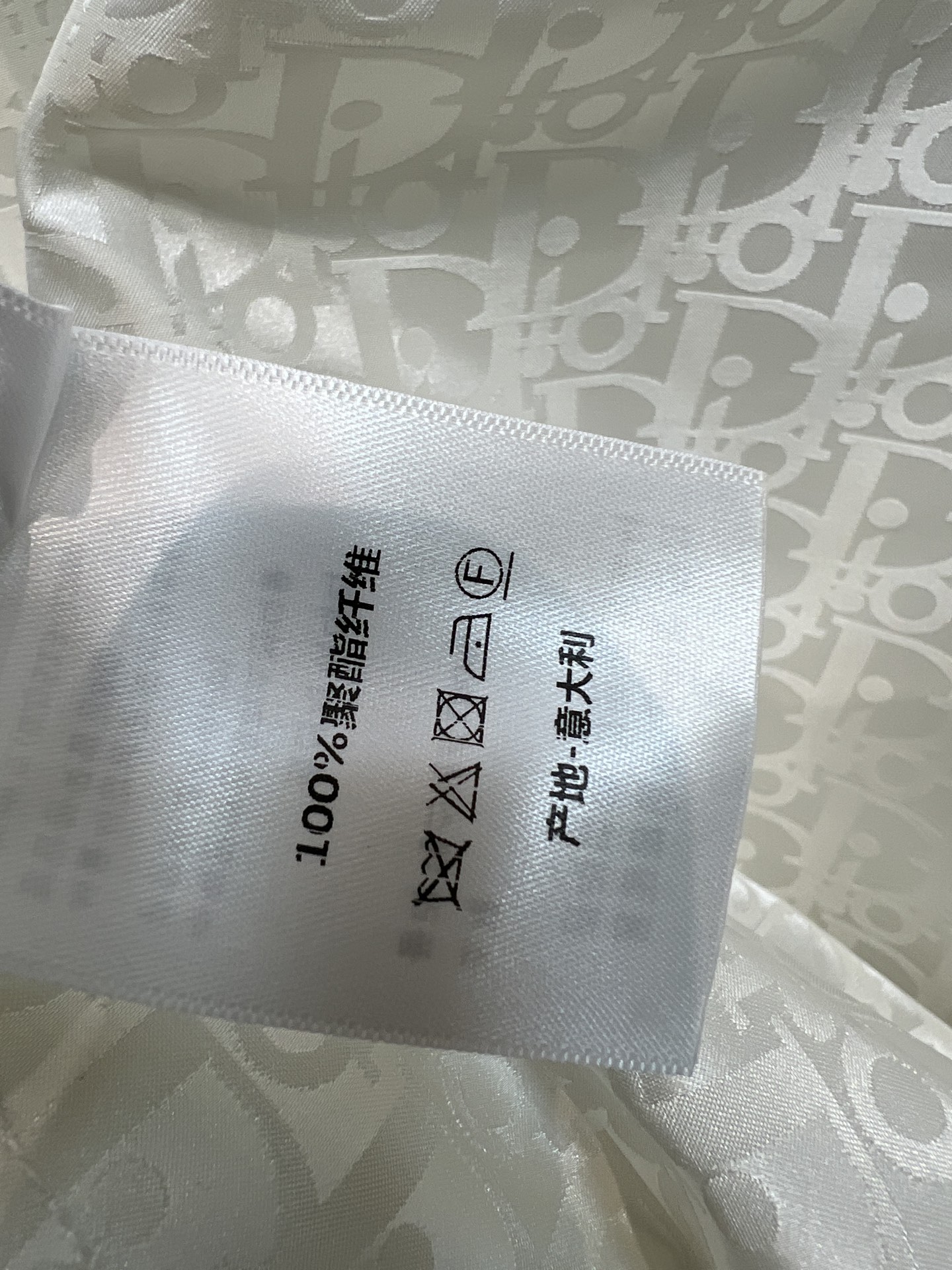 D家 26早秋新款 提花收腰连衣裙 面料轻薄透气 暗纹提花低调高级 前中拉链穿脱便捷 腰间抽绳自由收束腰线 轻松打造黄金