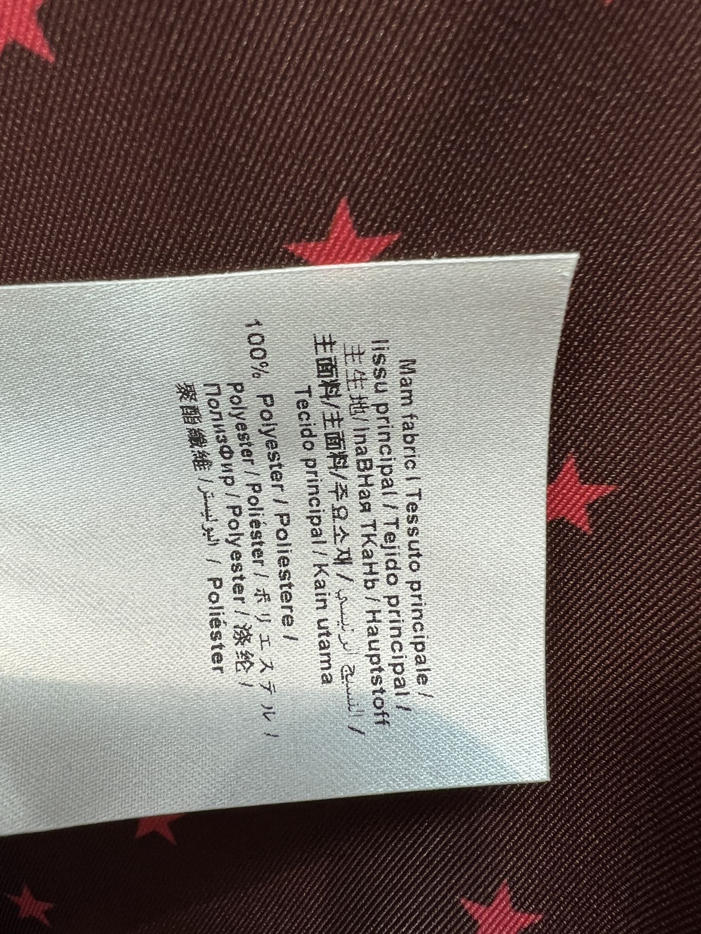 V家 26早秋新款 深酒红长袖套装 立领长袖衬衫+高腰长裤 垂顺丝滑面料质感细腻 满印粉色星星logo印花 衬衫搭配浅杏