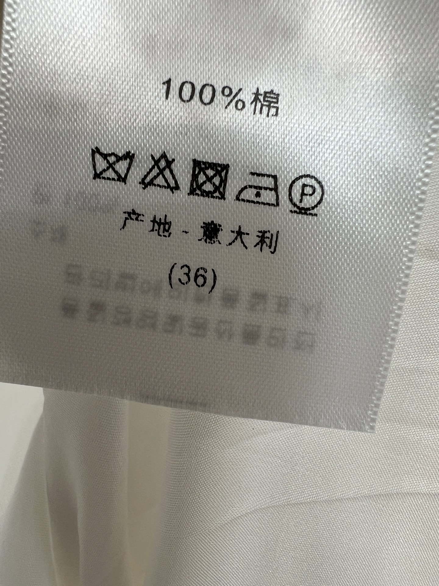 D家 26早秋新款 短袖衬衫裙 翻领搭配门襟木耳边 短袖清爽利落 同面料腰带收束腰线 勾勒匀称比例 垂顺透气棉质面料自带