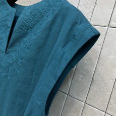 lp🌹家 26早秋新款 绿松石亚麻连衣裙 采用亚麻面料 透气干爽自带肌理质感 小V领搭配精致刺绣 简约无袖剪裁 腰带自由 lp🌹家 26早秋新款 绿松石亚麻连衣裙 采用亚麻面料 透气干爽自带肌理质感 小V领搭配精致刺绣 简约无袖剪裁 腰带自由