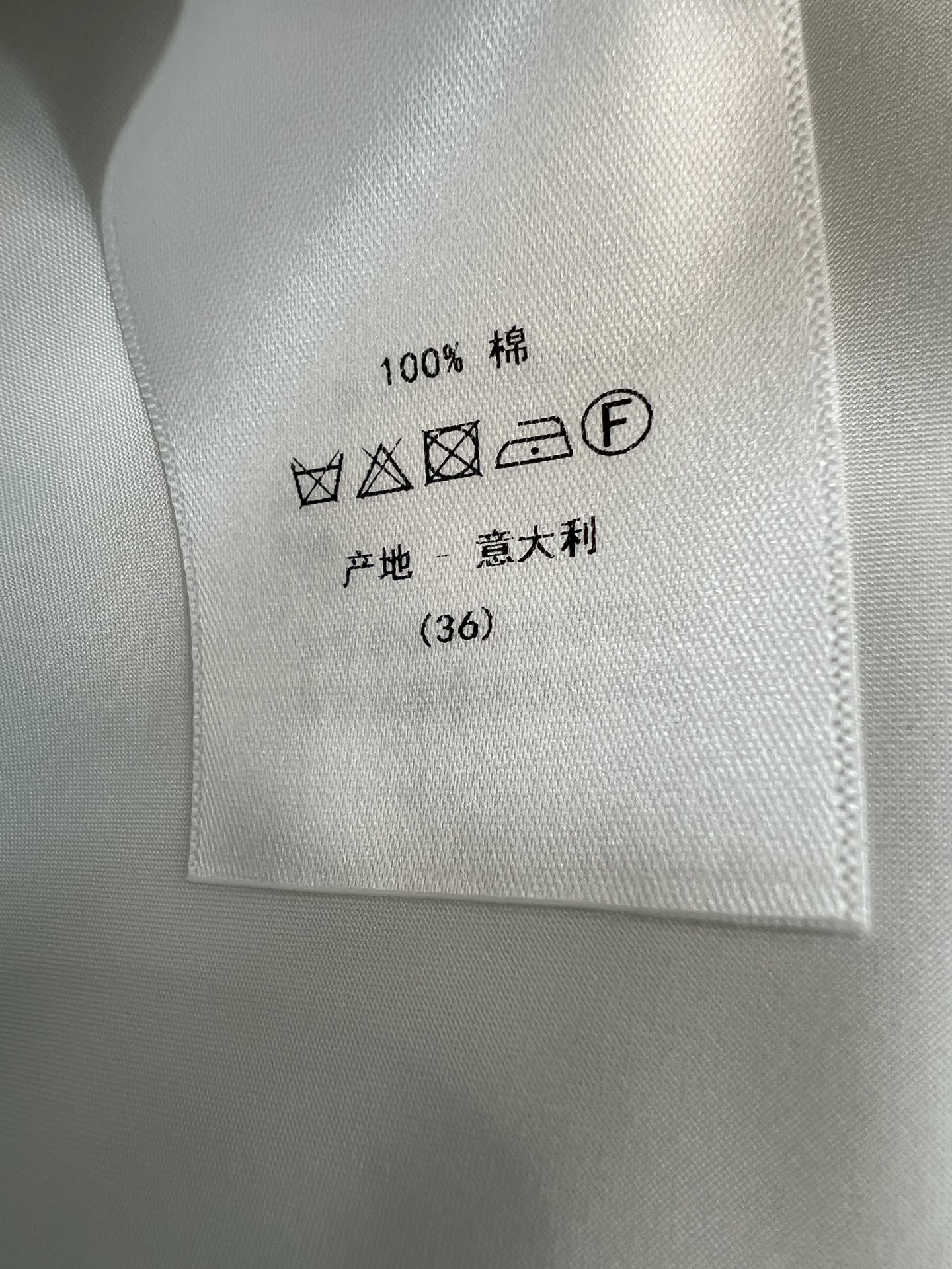 D家 26早秋新款 高腰印花半裙 棉质面料 垂坠感十足 清新绿叶印花设计 腰头蝴蝶结点缀 腰侧拉链开合 穿脱方便 舒展A