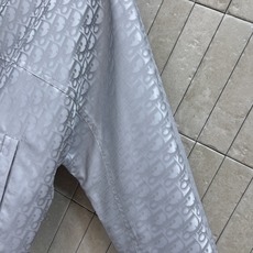 D家 26早秋新款 老花连帽外套 满印暗纹设计 低调自带精致质感 宽松连帽版型搭配可调节 正面金属拉链开合 袖口松紧收口 D家 26早秋新款 老花连帽外套 满印暗纹设计 低调自带精致质感 宽松连帽版型搭配可调节 正面金属拉链开合 袖口松紧收口