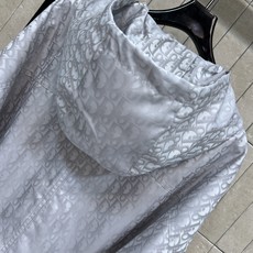 D家 26早秋新款 老花连帽外套 满印暗纹设计 低调自带精致质感 宽松连帽版型搭配可调节 正面金属拉链开合 袖口松紧收口 D家 26早秋新款 老花连帽外套 满印暗纹设计 低调自带精致质感 宽松连帽版型搭配可调节 正面金属拉链开合 袖口松紧收口