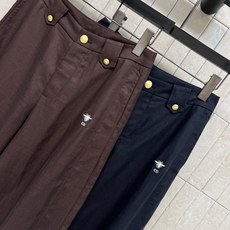 D家 26早秋新款 高腰阔腿长裤 采用亚麻混纺面料 垂坠透气 腰头复古金属金扣点缀 精致感拉满 侧边立体压线剪裁 修饰腿 D家 26早秋新款 高腰阔腿长裤 采用亚麻混纺面料 垂坠透气 腰头复古金属金扣点缀 精致感拉满 侧边立体压线剪裁 修饰腿