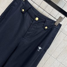 D家 26早秋新款 高腰阔腿长裤 采用亚麻混纺面料 垂坠透气 腰头复古金属金扣点缀 精致感拉满 侧边立体压线剪裁 修饰腿 D家 26早秋新款 高腰阔腿长裤 采用亚麻混纺面料 垂坠透气 腰头复古金属金扣点缀 精致感拉满 侧边立体压线剪裁 修饰腿