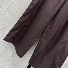 D家 26早秋新款 高腰阔腿长裤 采用亚麻混纺面料 垂坠透气 腰头复古金属金扣点缀 精致感拉满 侧边立体压线剪裁 修饰腿 D家 26早秋新款 高腰阔腿长裤 采用亚麻混纺面料 垂坠透气 腰头复古金属金扣点缀 精致感拉满 侧边立体压线剪裁 修饰腿