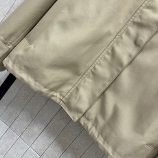 D家 26早秋新款 卡其色连帽外套 可调节帽绳 立领防风设计简约大气 衣身精致logo刺绣低调雅致 挺括防风面料不易褶皱 D家 26早秋新款 卡其色连帽外套 可调节帽绳 立领防风设计简约大气 衣身精致logo刺绣低调雅致 挺括防风面料不易褶皱