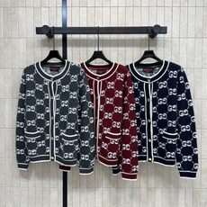 G家 26早秋新款 GG提花针织开衫 采用羊毛针织面料 满幅双G老花提花复古耐看 撞色白边勾勒门襟 领口与口袋 精致金属 G家 26早秋新款 GG提花针织开衫 采用羊毛针织面料 满幅双G老花提花复古耐看 撞色白边勾勒门襟 领口与口袋 精致金属