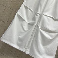 MIU家 26早秋新款 松紧腰阔腿长裤 面料轻薄顺滑 上身利落 腰头抽绳松紧设计 对腰围包容 裤侧简约logo刺绣 提升 MIU家 26早秋新款 松紧腰阔腿长裤 面料轻薄顺滑 上身利落 腰头抽绳松紧设计 对腰围包容 裤侧简约logo刺绣 提升