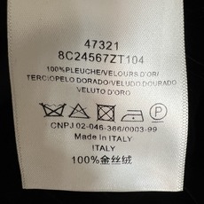 C家 26早秋新款 金丝绒高腰短裤 高级感金丝绒面料 绒面细腻顺滑自带柔光质感 松紧腰设计 不挑腰围 侧边精致白色刺绣标 C家 26早秋新款 金丝绒高腰短裤 高级感金丝绒面料 绒面细腻顺滑自带柔光质感 松紧腰设计 不挑腰围 侧边精致白色刺绣标