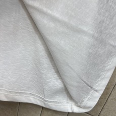 C家 26早秋新款 白色连帽长袖上衣 采用高品质棉面料 上身舒适亲肤 帽边精致镂空设计 增添温柔氛围感 半开扣领设计穿脱 C家 26早秋新款 白色连帽长袖上衣 采用高品质棉面料 上身舒适亲肤 帽边精致镂空设计 增添温柔氛围感 半开扣领设计穿脱