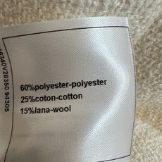 C家 26早秋新款 白色连帽长袖上衣 采用高品质棉面料 上身舒适亲肤 帽边精致镂空设计 增添温柔氛围感 半开扣领设计穿脱 C家 26早秋新款 白色连帽长袖上衣 采用高品质棉面料 上身舒适亲肤 帽边精致镂空设计 增添温柔氛围感 半开扣领设计穿脱