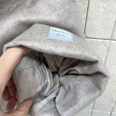 M家 26早秋新款 绒感立领短款羽绒服 质感自带哑光质感 高立领抵御寒风 拉链开合简洁利落 宽松短款廓形 充白鹅绒饱满蓬 M家 26早秋新款 绒感立领短款羽绒服 质感自带哑光质感 高立领抵御寒风 拉链开合简洁利落 宽松短款廓形 充白鹅绒饱满蓬