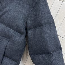 M家 26早秋新款 绒感立领短款羽绒服 质感自带哑光质感 高立领抵御寒风 拉链开合简洁利落 宽松短款廓形 充白鹅绒饱满蓬 M家 26早秋新款 绒感立领短款羽绒服 质感自带哑光质感 高立领抵御寒风 拉链开合简洁利落 宽松短款廓形 充白鹅绒饱满蓬