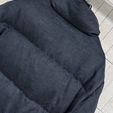 M家 26早秋新款 绒感立领短款羽绒服 质感自带哑光质感 高立领抵御寒风 拉链开合简洁利落 宽松短款廓形 充白鹅绒饱满蓬 M家 26早秋新款 绒感立领短款羽绒服 质感自带哑光质感 高立领抵御寒风 拉链开合简洁利落 宽松短款廓形 充白鹅绒饱满蓬